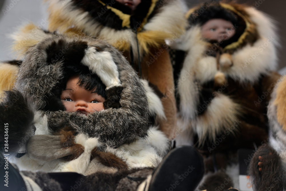 Obraz premium USA, Alaska, Ketchikan, Downtown shopping, Eskimo doll.