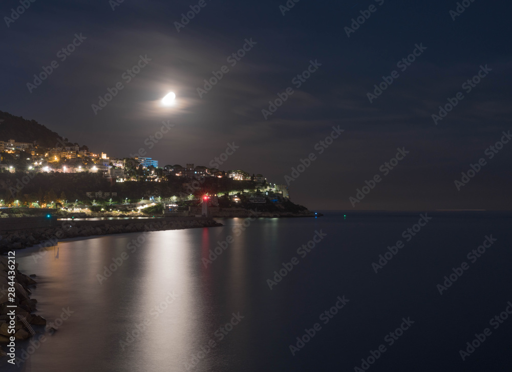 Pleine lune au dessus du Cap de Nice