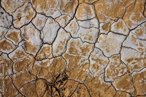 Photographie Dried, cracked earth on the flats of Death Valley National Park.