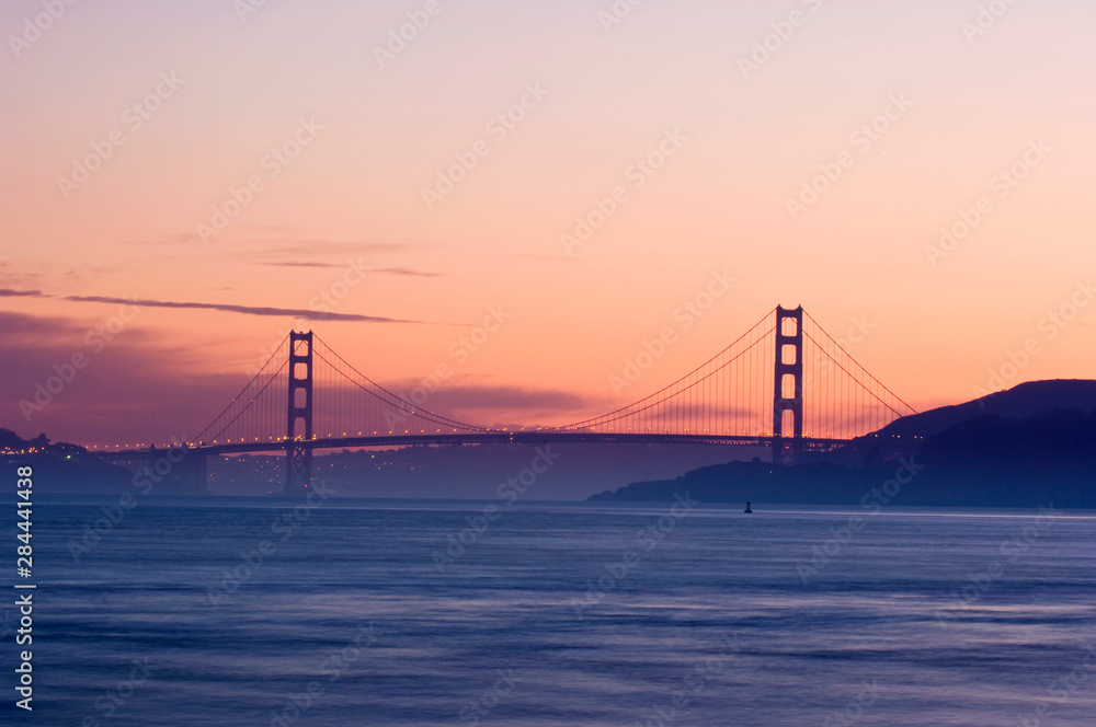 USA, CA, Marin County, Tiburon, Golden Gate Bridge at Dusk
