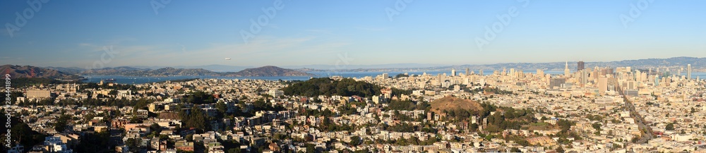 Sweeping view of San Francisco from Twin Peaks Park, San Francisco, California, USA