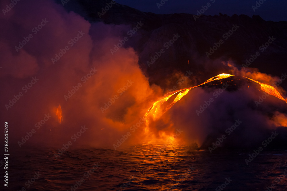 Obraz premium Kilauea lava flow near former town of Kalapana, Big Island, Hawaii, USA