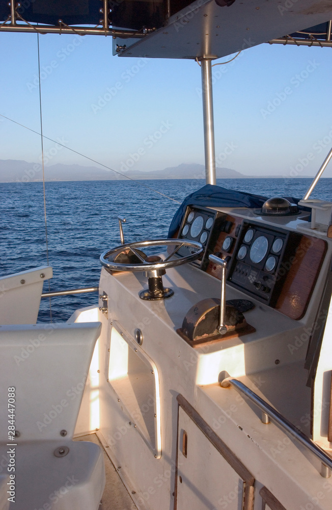 Fototapeta premium USA, Hawaii, Kauai, sport fishing boat heading out to sea.