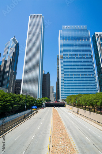 Modern walkway in the Millennium Park in downtown Chicago, Illinois, USA © Michael Runkel/Danita Delimont