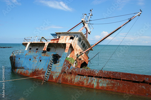 Cuadro en lienzo ship wreck in Black sea