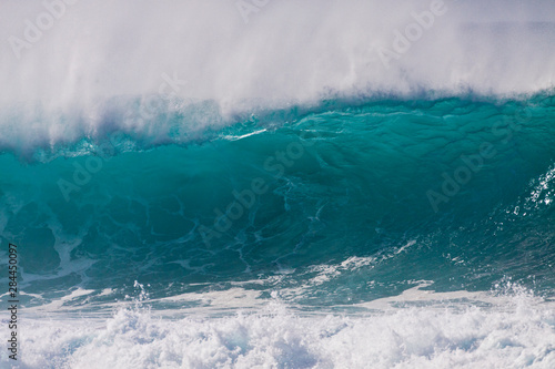 USA, Hawaii, Oahu, Large waves along the Pipeline Beach on the windward side of the Island