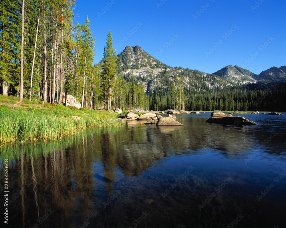 USA, Oregon, Anthony Lake. Gunsight Mountain is reflected in the waters of Anthony Lake, in Oregon's Blue Mountains.