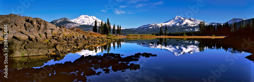 USA  Oregon  Sparks Lake. Sparks Lake reflects the South Sister and Broken Top in the Cascades Range  Oregon.