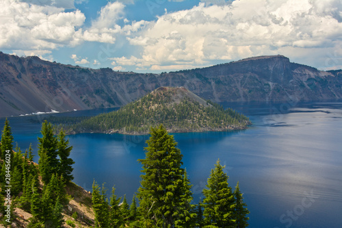Crater Lake and Wizard Island  Crater Lake National Park  Oregon  USA