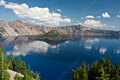 Crater Lake and Wizard Island, Crater Lake National Park, Oregon, USA