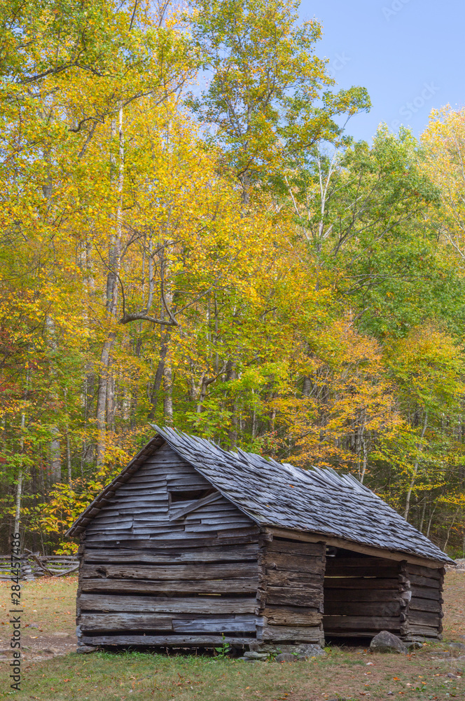Tennessee, Great Smoky Mountains National Park, Roaring Fork Motor Nature Trail, corn crib at Jim Bales place Tennessee, Great Smoky Mountains National Park, Roaring Fork Motor Nature Trail, corn crib at Jim Bales place