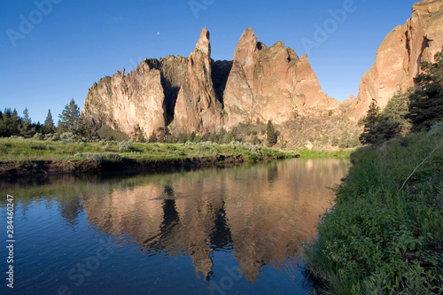 USA, Oregon, Smith Rocks SP. Jagged basalt rocks make Smith Rocks, in central Oregon, world-renown as a climbing center.