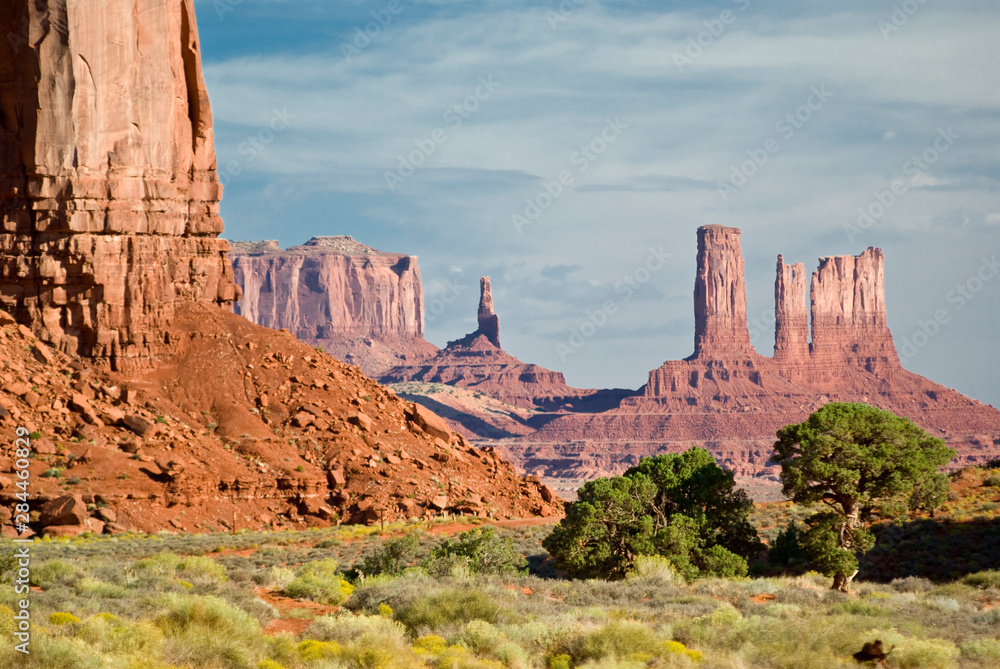 USA, Utah, Monument Valley Navajo Tribal Park. Mesas and buttes at the North Window.