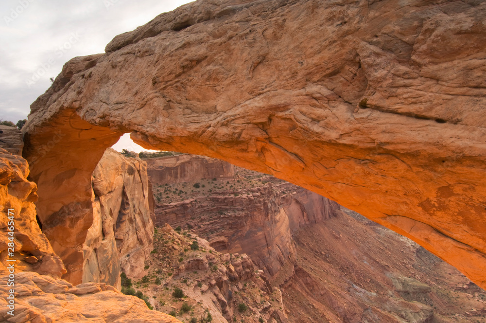 USA, Utah, Canyonlands NP, Mesa Arch at Sunrise