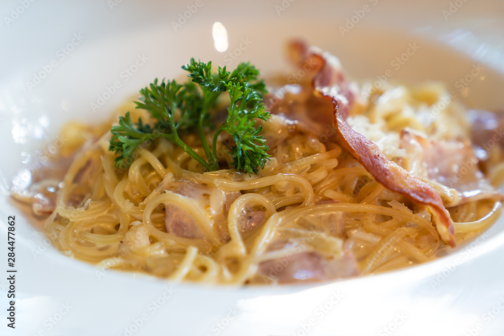 Delicious fresh spaghetti carbonara with bacon smoked dipping. Delicious fresh spaghetti carbonara with bacon smoked dipping.