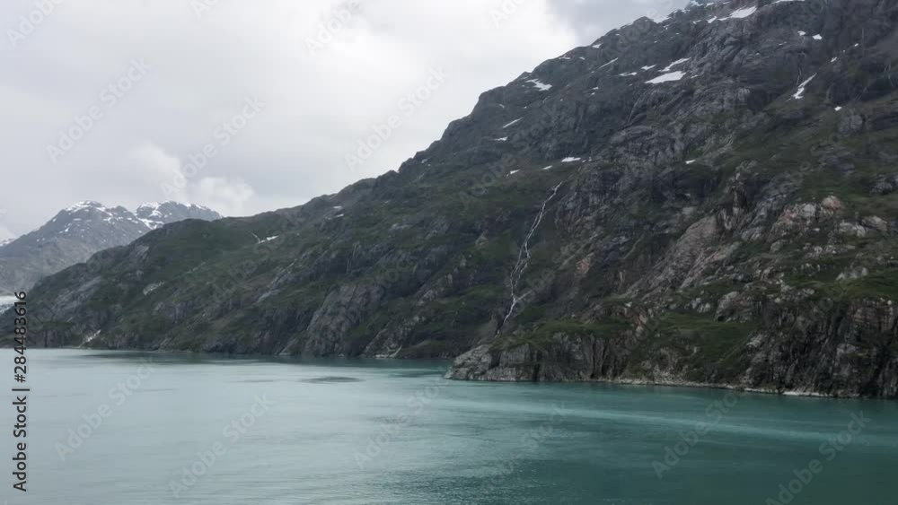 Gorgeous Cruise Through Johns Hopkins Inlet in Alaska Gorgeous Cruise Through Johns Hopkins Inlet in Alaska