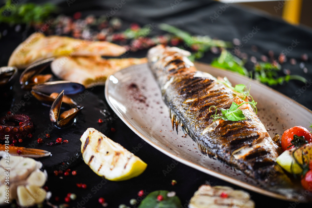 grilled fresh fish with lemon & parsley grilled fresh fish with lemon & parsley