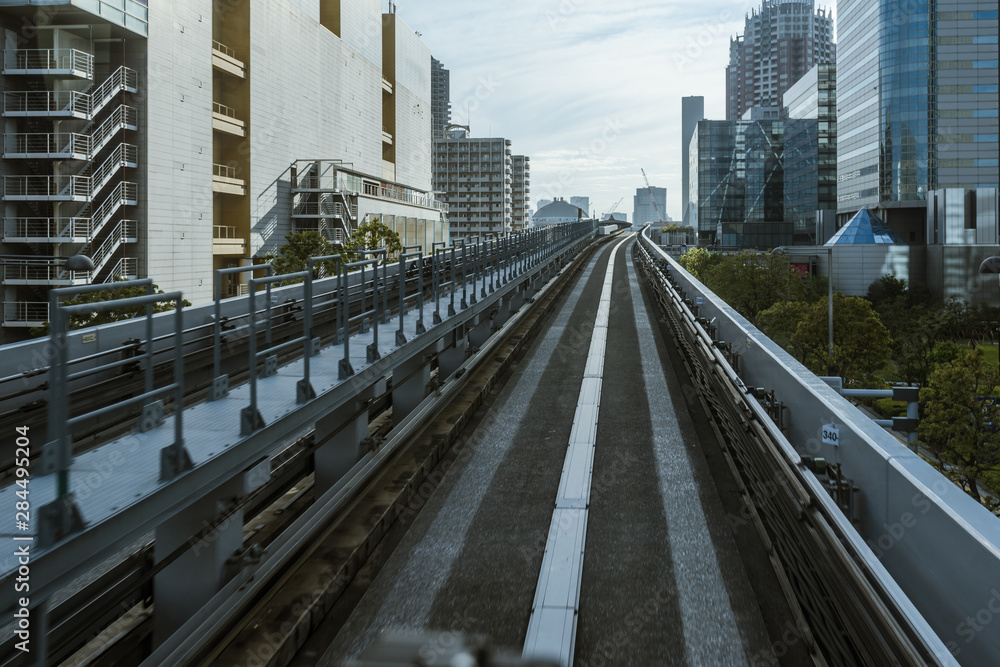 Obraz premium Cityscape from monorail sky train in Tokyo