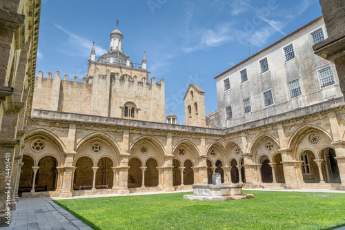 Cloître de l'Ancienne Cathédrale Velha de Coimbra, Portugal