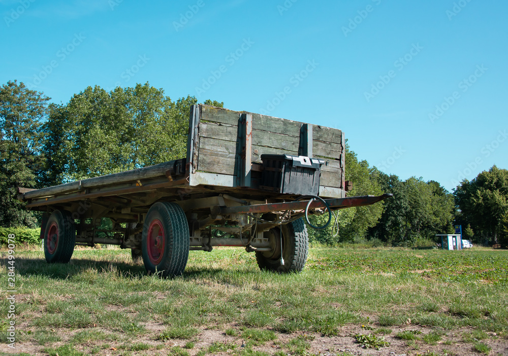 Landwirtschaftlicher Anhänger Landwirtschaftlicher Anhänger