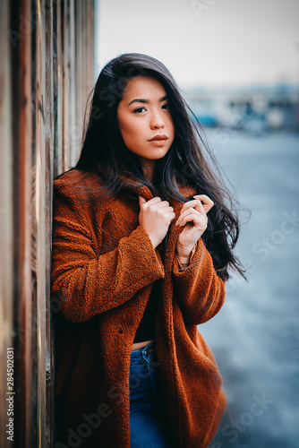 Beautyful black hair asian woman in the city