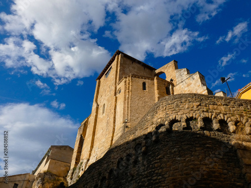 Iglesia en el centro de la ciudad de Estella, Navarra, españa, cielo azul con nubes photo