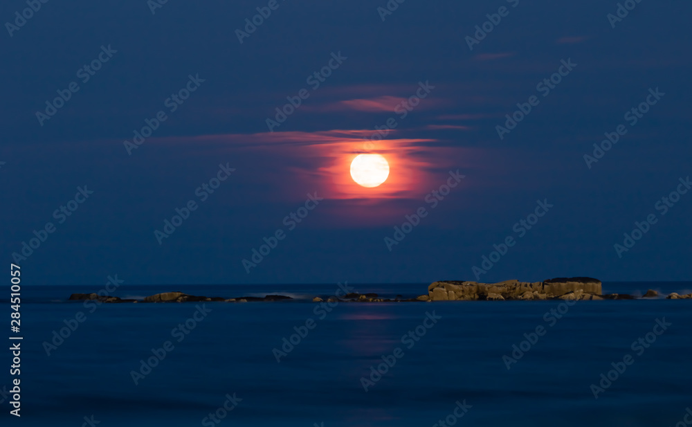 Fototapeta premium Shining Moon rise with reflection