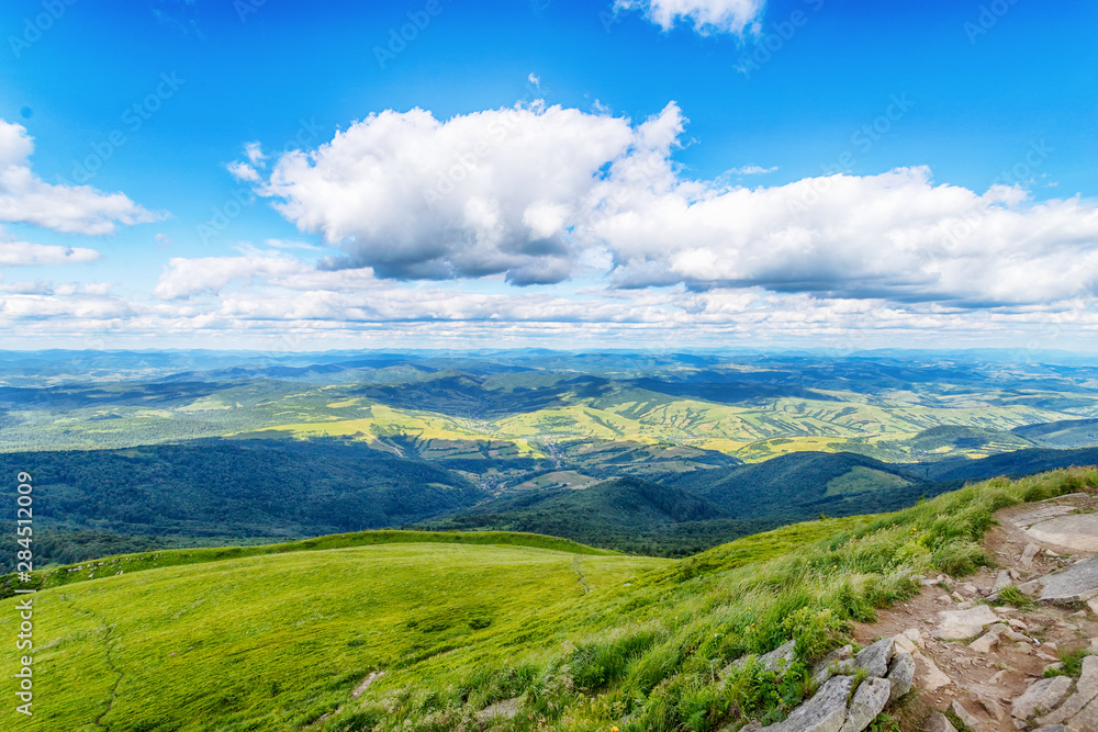 Naklejka premium Beautiful mountain landscape with a beautiful cloudy sky. Mountain landscape. Travels.