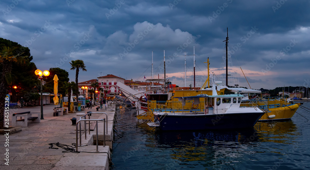Hafenpromenade am Abend, Porec, Istrien, Kroatien