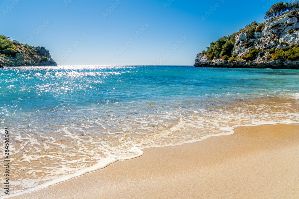 Strand Urlaub am Meer Sommer Mallorca Spanien Cala Mandia blauer himmel 