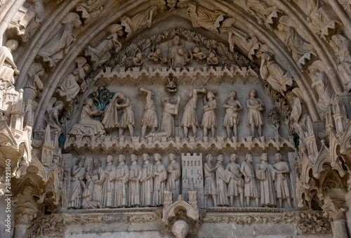 Portique d'entrée de la cathédrale Saint-Étienne de Bourges, France