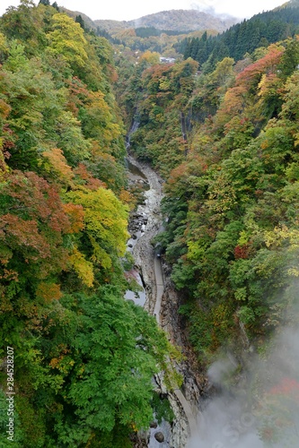 《小安峡の紅葉》秋田県湯沢市