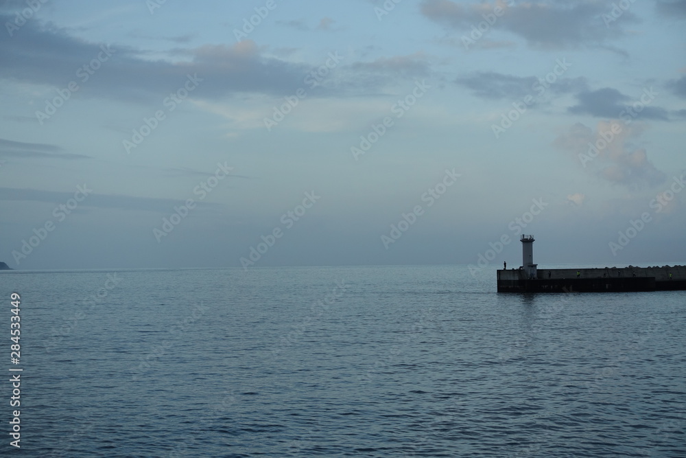 夕暮れの桟橋と灯台（静岡 伊東）pier at sunset
