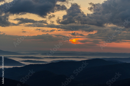 Fototapeta Naklejka Na Ścianę i Meble -  Mgły z połoniny Bieszczady