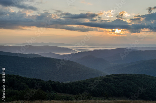 Fototapeta Naklejka Na Ścianę i Meble -  Mgły z połoniny Bieszczady