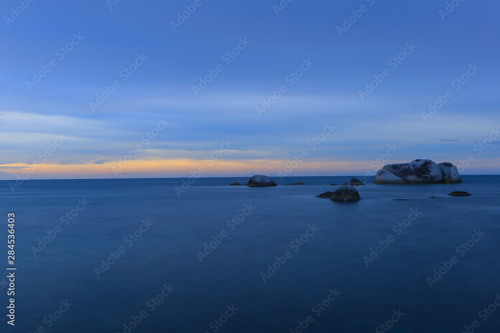 Naklejka premium Sunset in Tanjung Tinggi beach, Belitong, Indonesia
