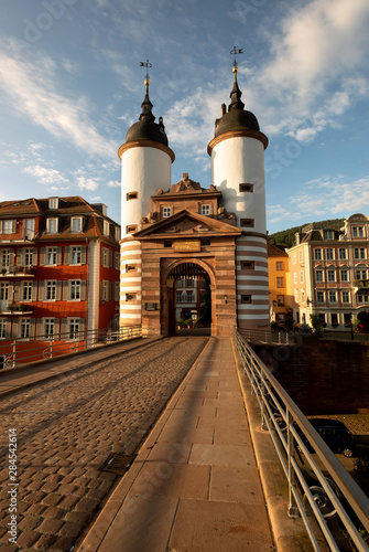 Brückentor der Karl-Theodor-Brücke in der Morgensonne, Heidelberg, romantische Stadt am Neckar photo