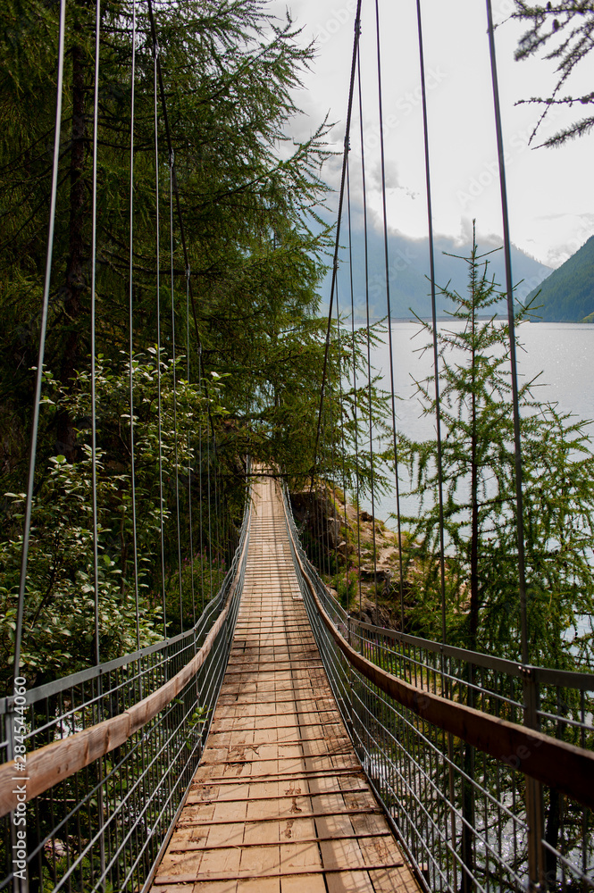 Fototapeta premium Bridge over the lake Vernago
