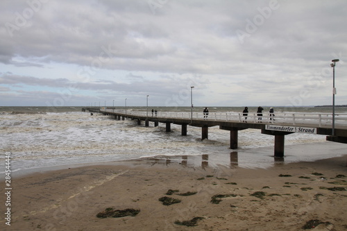 Blick auf die Seebr  cke Timmendorf Ostsee