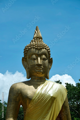 pr  chtige Buddha statuen in S  dostasien