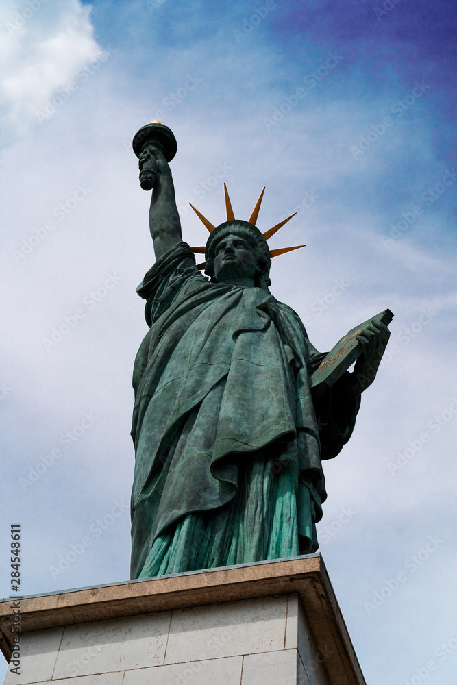 Fototapeta premium Statue of liberty, Paris