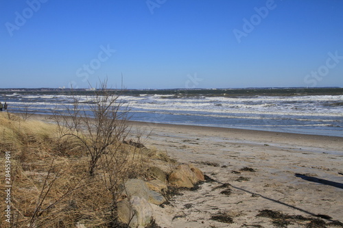 Ostseestrand im Fr  hlingssturm