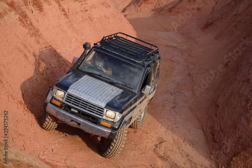 SUV in the desert overcomes obstacles