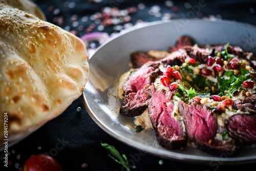 lebanese humus with grilled beef & lebanese bread