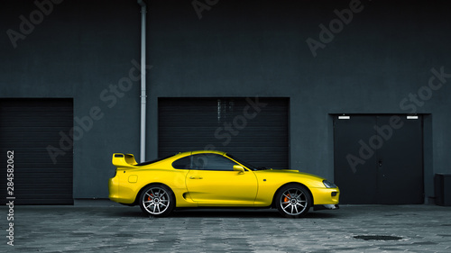 Cuadro en lienzo yellow car