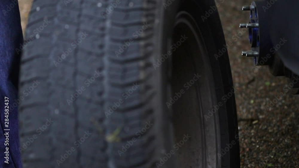 Removing a Tire From the Wheel Hub of an Automobile Removing a Tire From the Wheel Hub of an Automobile