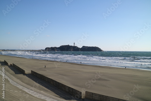 鵠沼海岸から望む江の島 photo