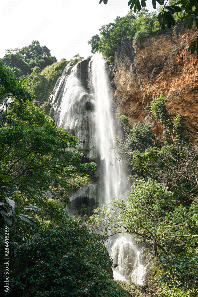 Obraz premium Erawan National Park, Located on West Thailand in the Tenasserim Hills of Kanchanaburi Province