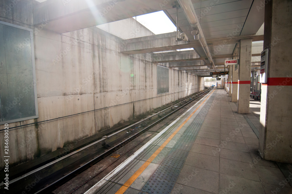 Fototapeta premium London Underground Station on a summer day. Without people. White and yellow stripe in the middle.