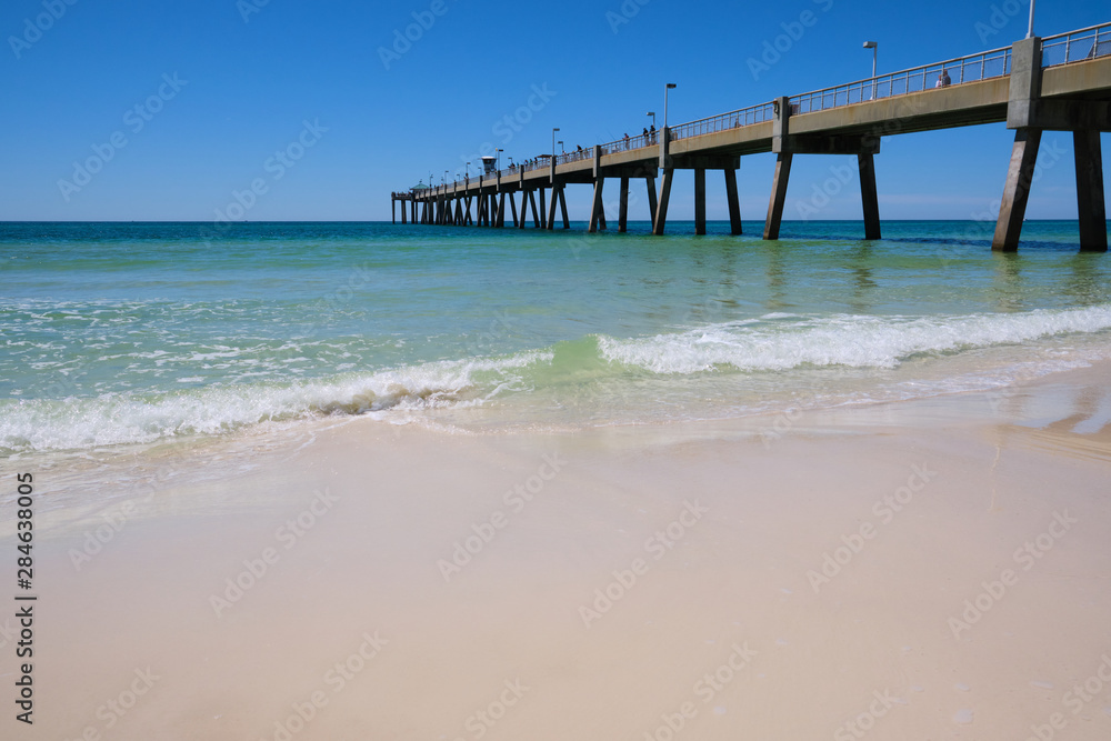 Traumhafter Strand mit Pier in Pensacola (Florida)